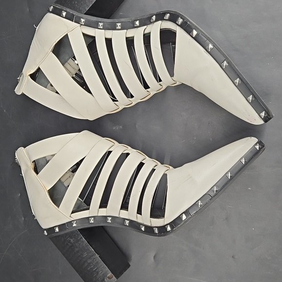 Charles David Diesel Heel Booties Studded 7.5 - Picture 9 of 13